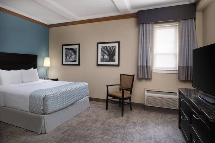 Room 9 of 38