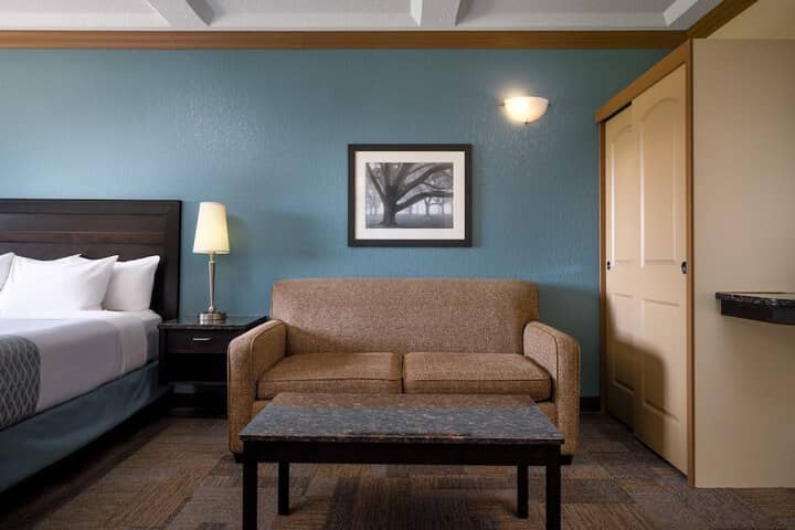 Room 17 of 38