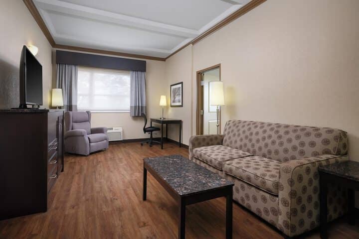 Room 7 of 38